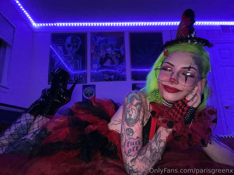 just clownin around 💚🤡✨ 2