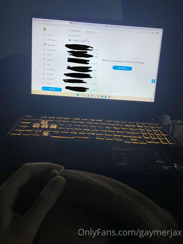 About to reply to dms 😋