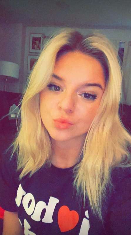 Roses are red💋Violets are blue🦋U need me 🙈 and i need uuu <3