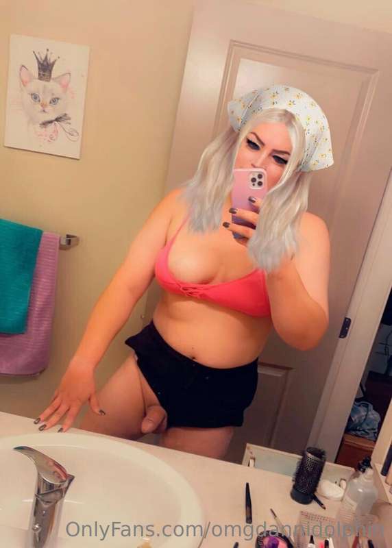 Who wants to worship this cock? 🧡🙏🏻 4