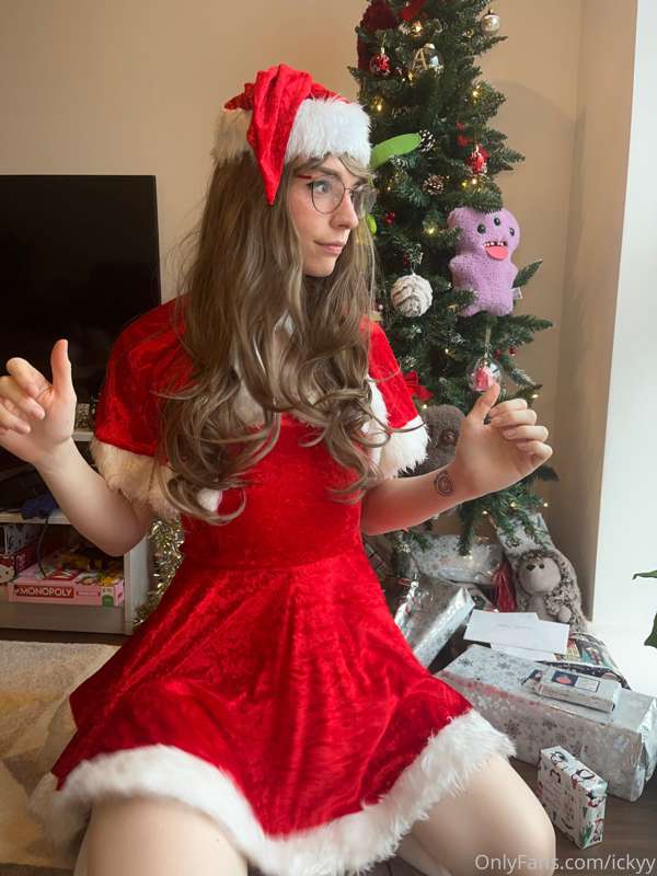 Happy Christmas! What do you want under your tree? 😇💕 6