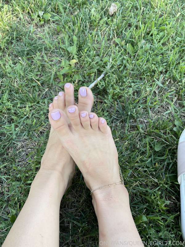 Purple toes 3
