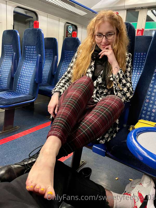 Lick my feet clean after a night out 🔥 1