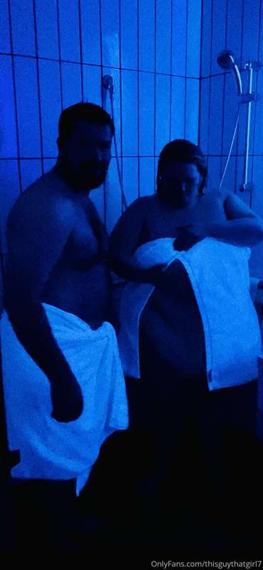 Things got super steamy (and sexy) in the hotel bathroom las.. 2