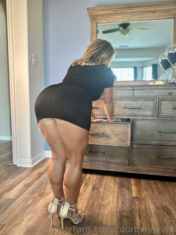 Full set on @texasthighs without the dress 🔥