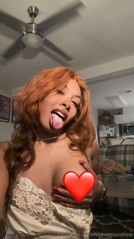 I’m a handful 🤭

WHAT YOU GET 🔓:
- 3 titty pics
- 1 bonus vi.. 3