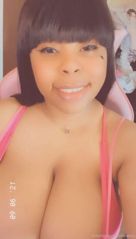 Soft chubby girl 💞🌈✨
What if I was your ur dumb spoiled gf <..