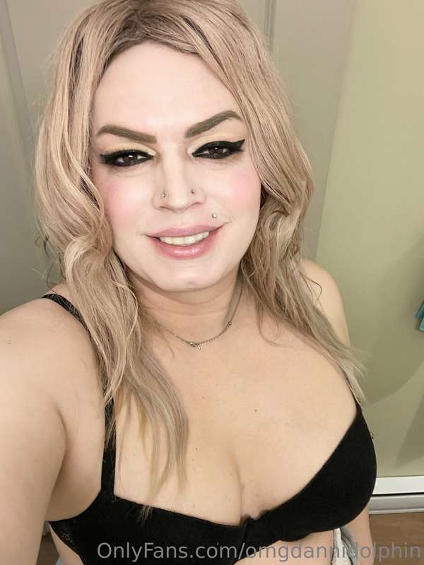My tits need some attention 💙💙