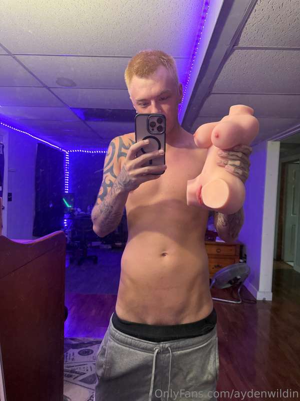 Sub to @aydenwildinvip for new toy video;)😈 its 50% off 