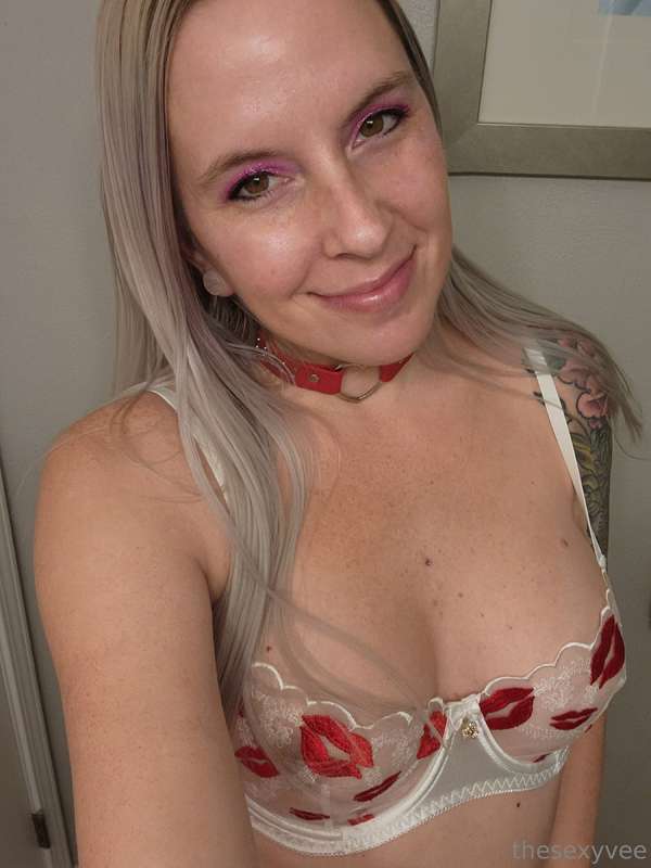 Happy Titty Tuesday! 🍒💋