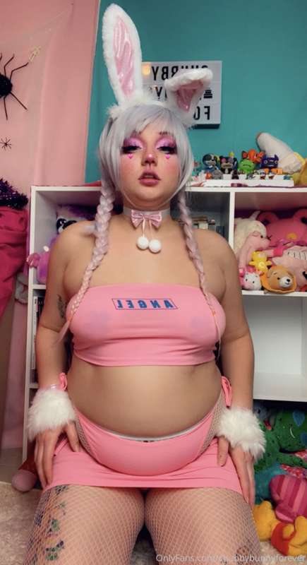 Your favorite little feedee has something to tell you... I’m.. 1