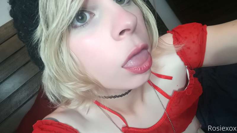 Lil cutie in red 2/3 x <3 33