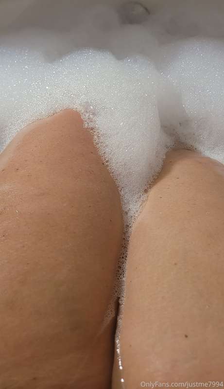 Who wants to come play with me in my bubbles???😘 2
