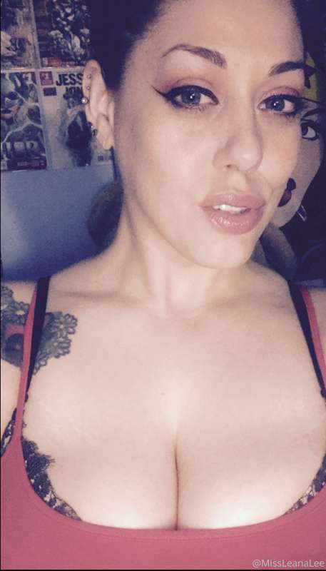 Wanna send me a Valentine today? Pick one and send me a mess..