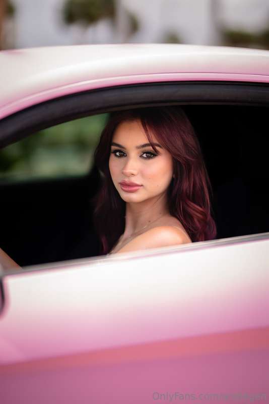 i pull up to you at a stop light 🚦 wyd????