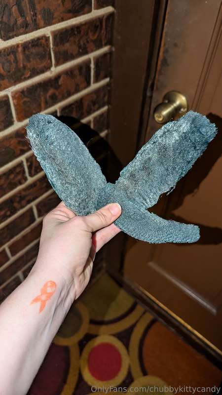 Two large labia strips and one small one. Shipped to you in .. 1