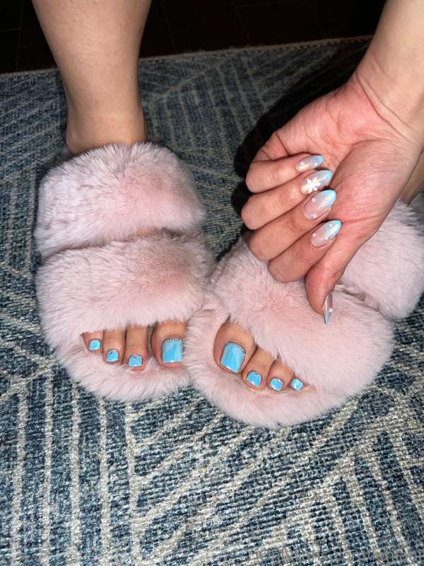 I got some cum on my toes the other day, I’ll post the video.. 5