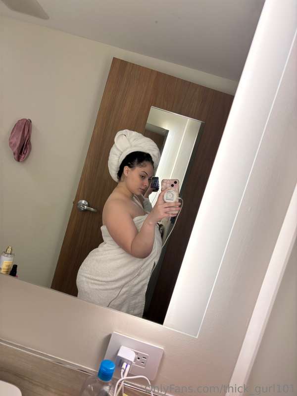 Keep swiping to the right sexy thang 😘 16
