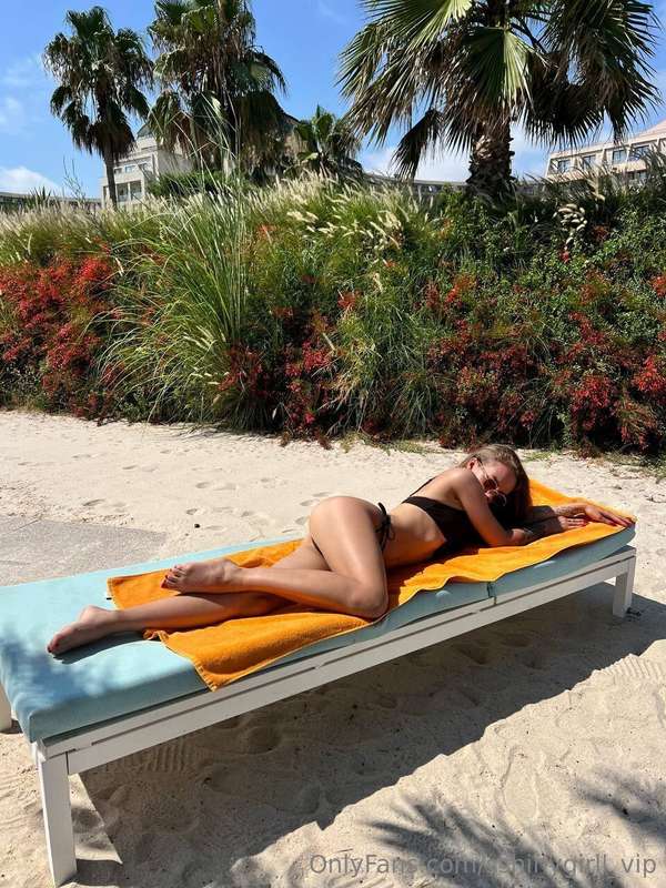 sunbathing ˃ᴗ˂