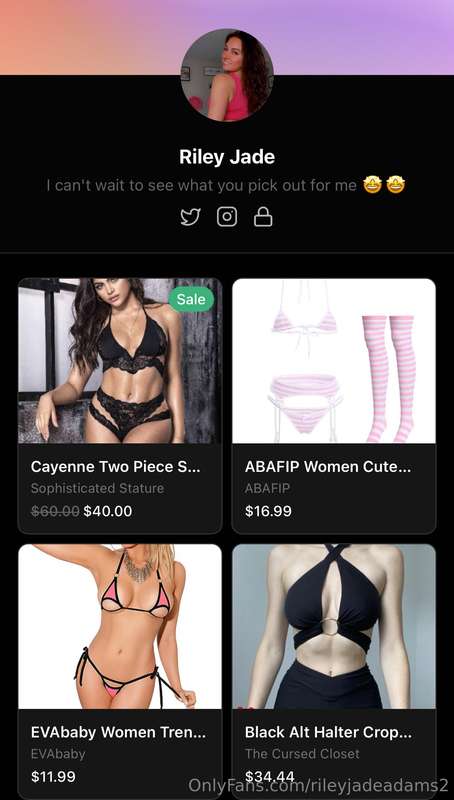 I added more outfits and toys to my wish list 🤩 
When you bu..