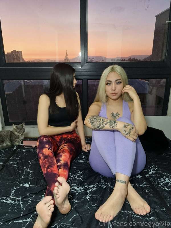SET WITH MY FRIEND @camibarefoot ♡ 25