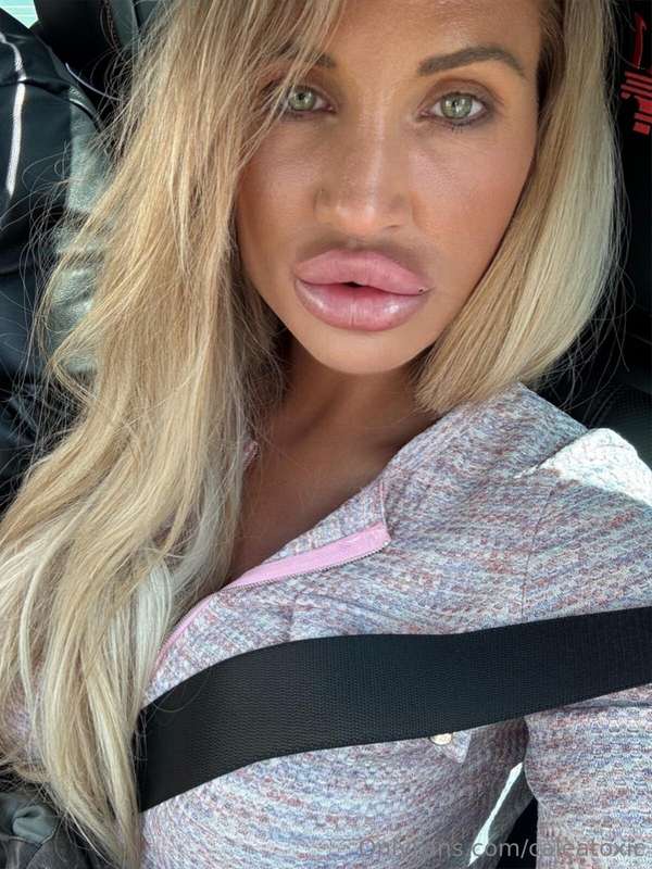 Fresh from lip spraying - I love it! 💋