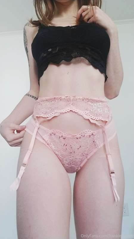 who doesn't appreciate some underboob on a tuesday afternoon