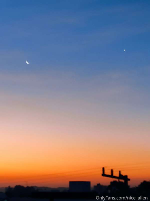 Moon and Venus showing up early this Saturday