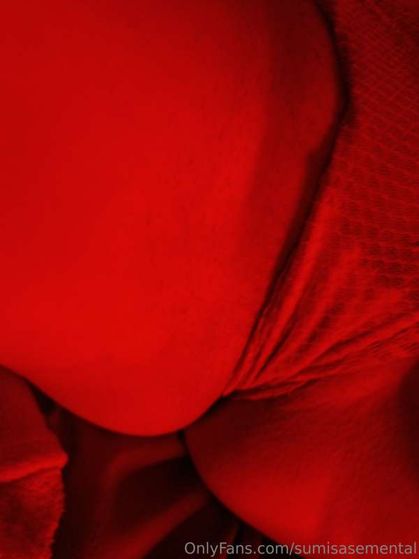 Do u like shaved or unshaved pussy? and hard nipples? 