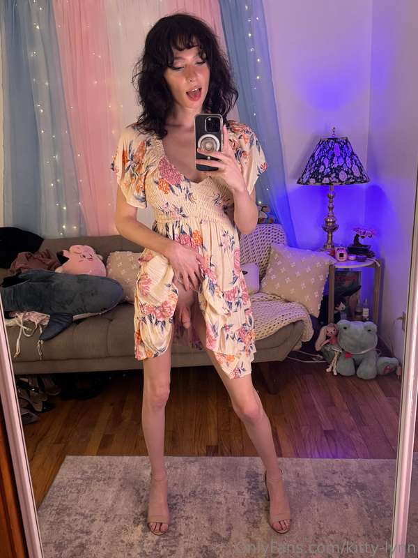 Come put your hands up my dress 🥰 9