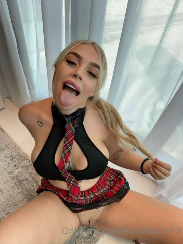@xxbeccamarie is about to get punished by her professor 😳👨🏼‍..
