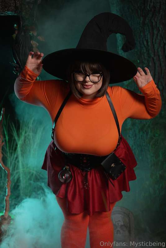 Day 19/31 days of Halloween | Witchy Velma 🧡🧡🧡 8