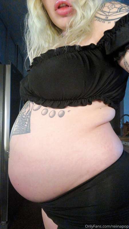 dark bimbo belly stuffing photoset - before/after!!! Can you.. 12