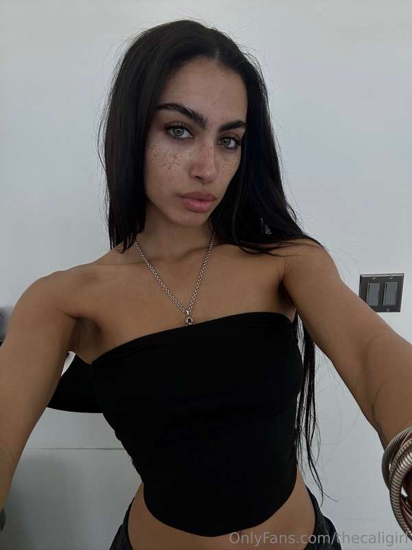Ready for some wild fun? 😏 DM me now and let’s sext 💋