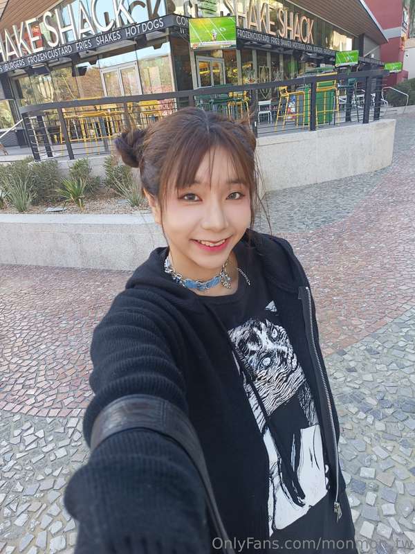 Would anyone be interested in some girl on girl content?