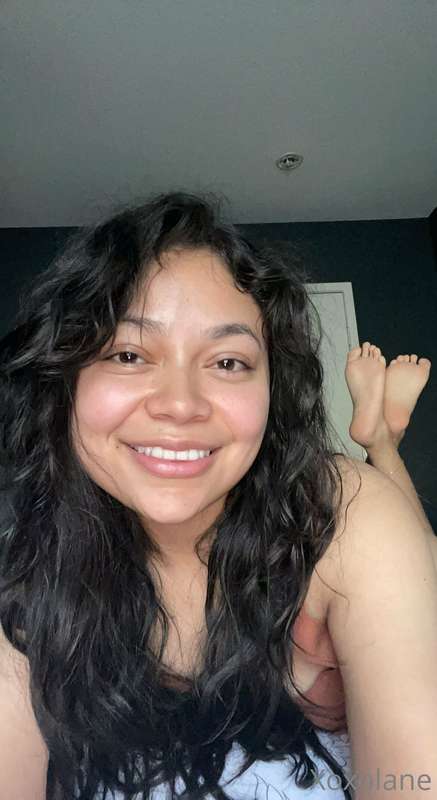 want to rub my feet? I’ll rub you with them after 👣