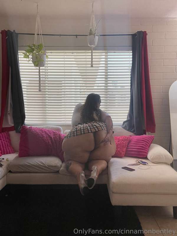 Daddy I’m live are you cumming???