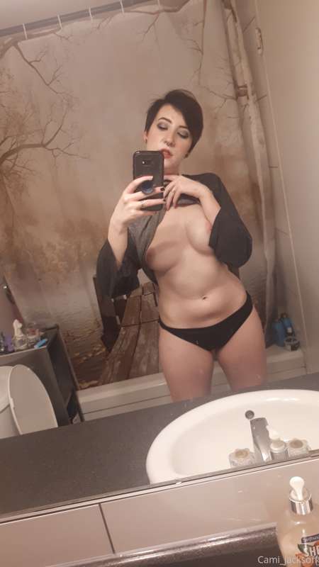 Cutie lil mirror selfies 😋 12