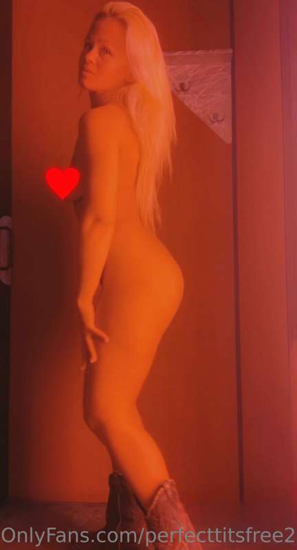 I keep getting requests for nude boots only dancing 😘. So I ..