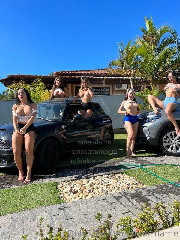O lava rápido das gostosas ficou cheio esse fim de semana hi.. 2