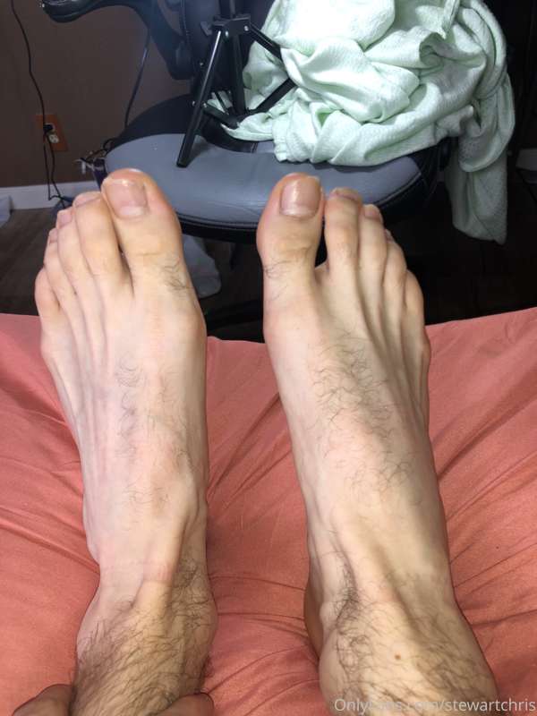 Let my feet jerk you off 🦶🏻 1