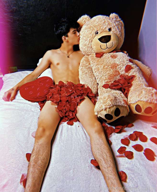 I feel like all of you guys would like to see this pic with ..