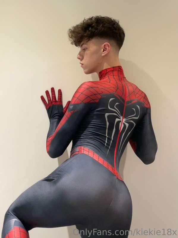 Happy Halloween from your friendly neighbourhood spider twin.. 26