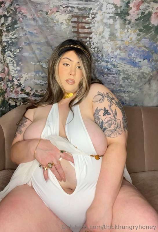 This goddess of gluttony set REALLY has me feeling sexier an.. 9