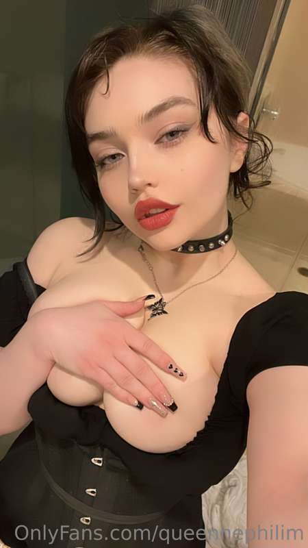 Get on your knees for me bb 😘