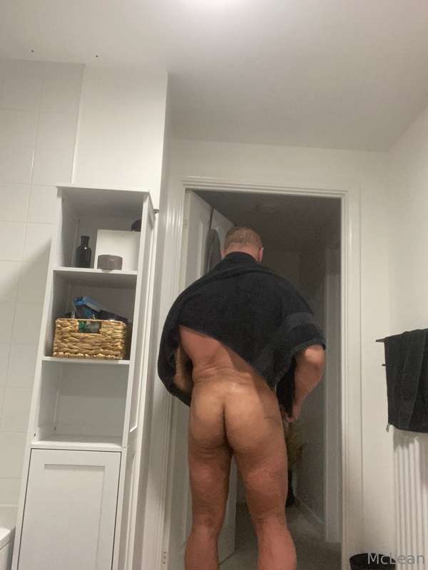 Who’s gonna soap my back ☺️ 2