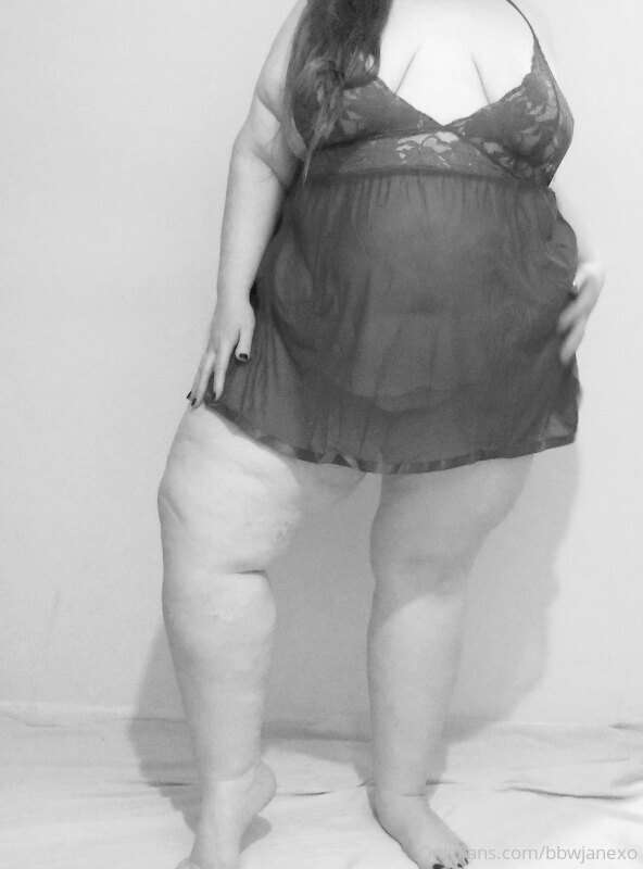 Oops, no panties... 😘