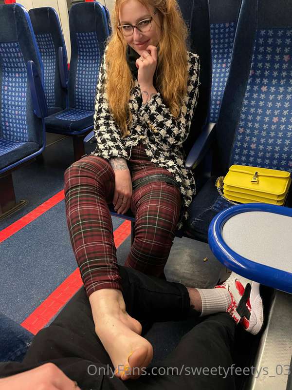 Lick my feet clean after a night out 🔥 11