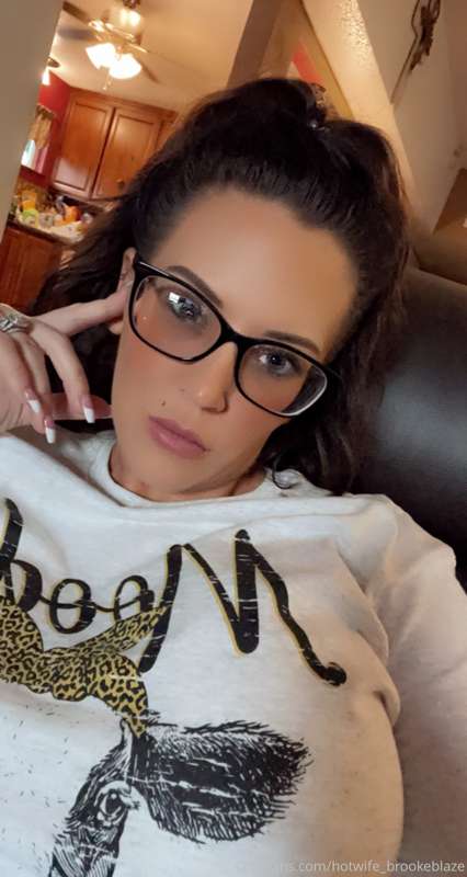 Happy Monday babes!! I figured I’d show y’all my new glasses..