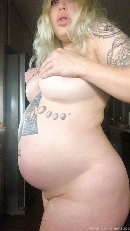 4L chug belly!! Sooo round and tight as a drum~ after I peed.. 5